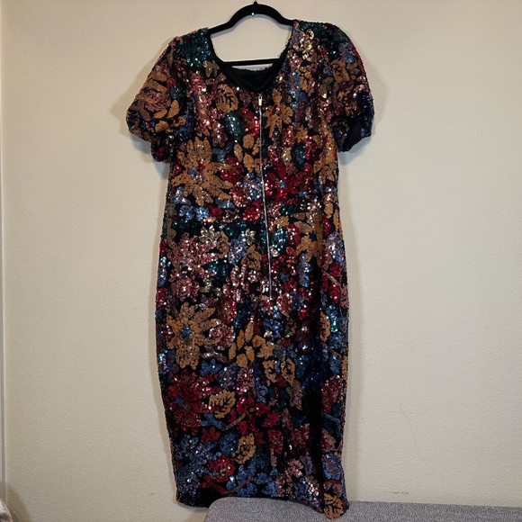 IVY CITY CO - Sequin Showstopper Floral Dress - Picture 4 of 7